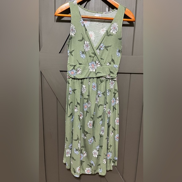 Old Navy Dresses & Skirts - Old Navy XS Green Floral Dress